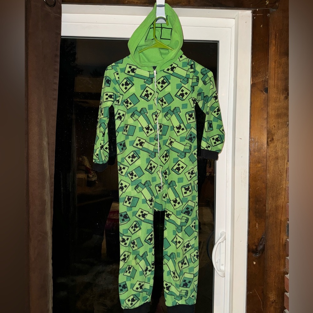 Minecraft bodysuit boys small